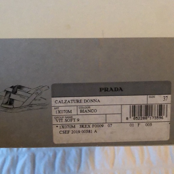 Prada Calzature Donna 
Comfy sandals
Worn once but it's not my type of shoes - Picture 5 of 5